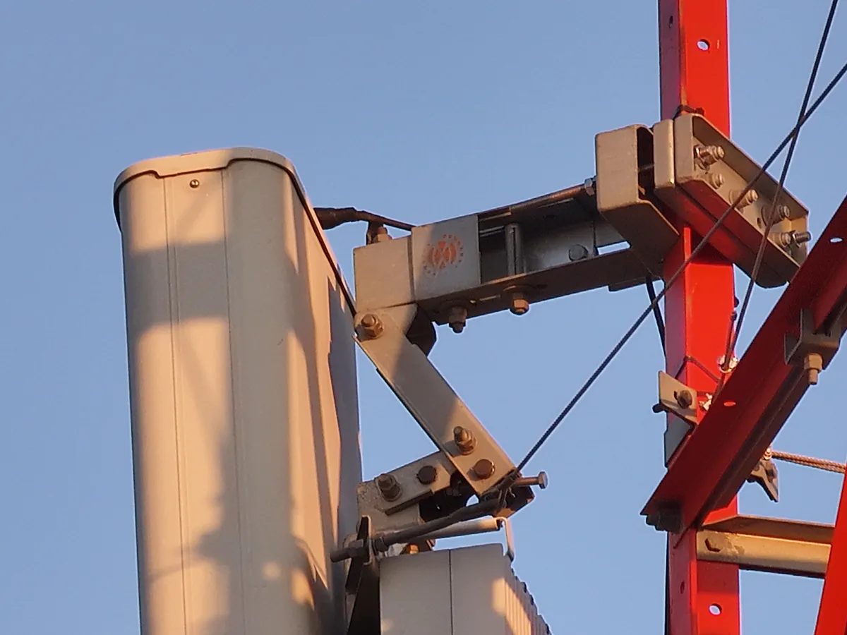 Antenna Mount & Bracket Detail